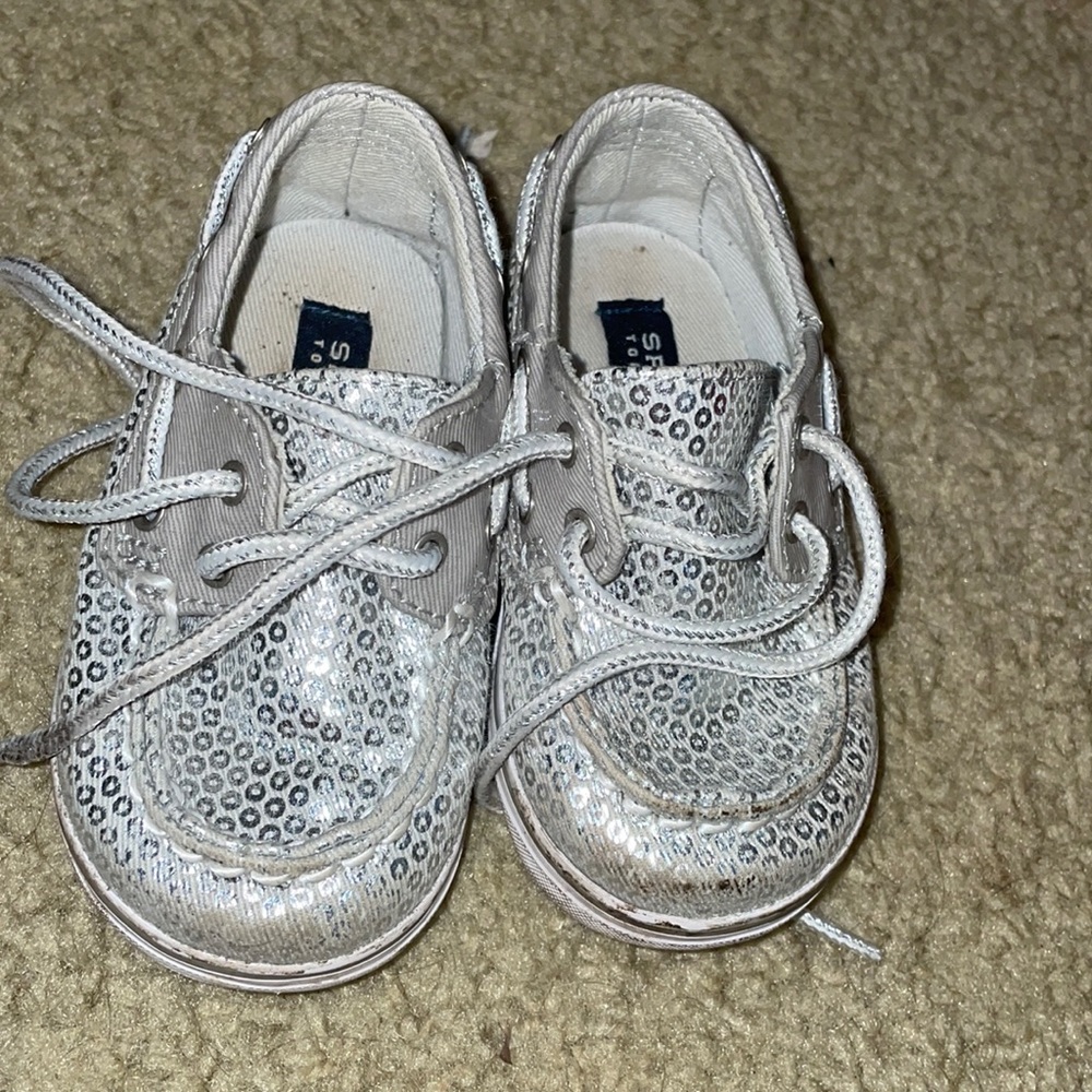 Toddler sperrys size 3